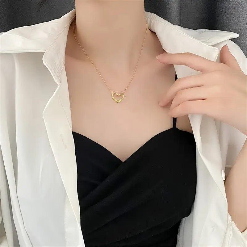 Minimalist Open Heart Pendant Necklace – Elegant Silver Jewelry for Everyday Wear