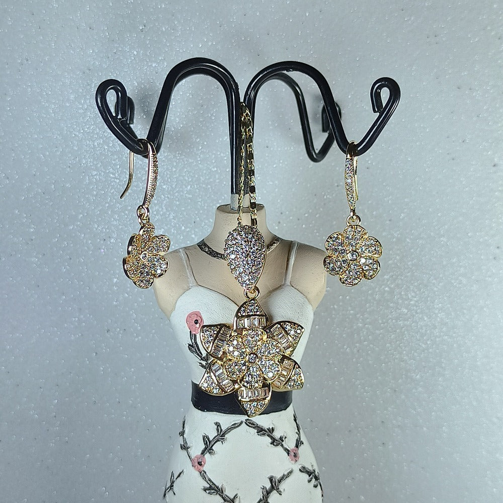 1 Carat Gold Artificial Flower Shaped Necklace and Ear Ring Set