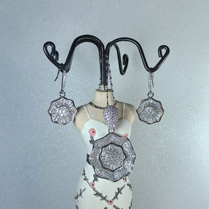1 Carat Gold Star Shaped Necklace and Earrings