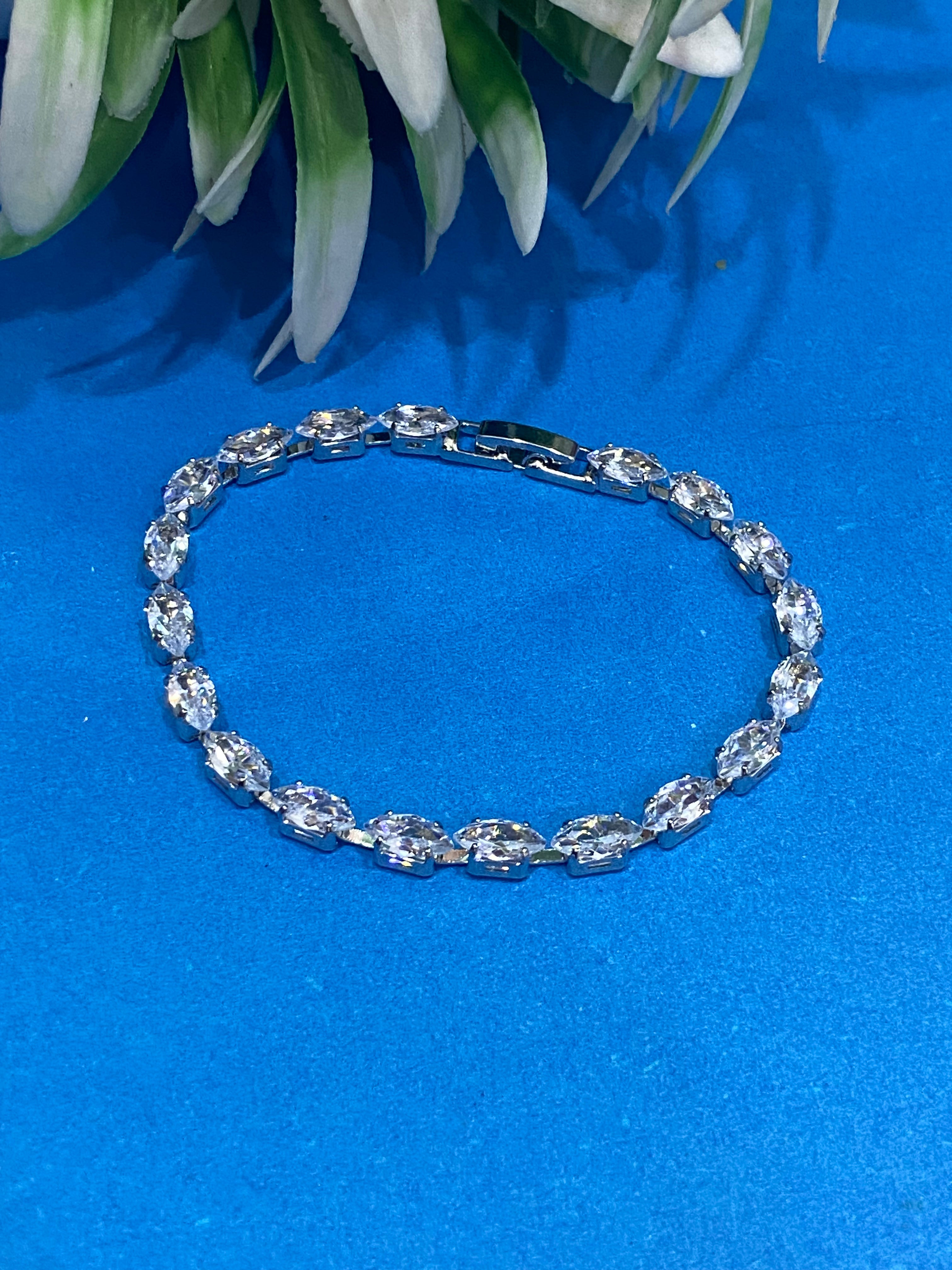 Elegant Silver Crystal Tennis Bracelet for Women – Sparkling Statement Jewelry