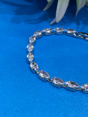 Elegant Silver Crystal Tennis Bracelet for Women – Sparkling Statement Jewelry
